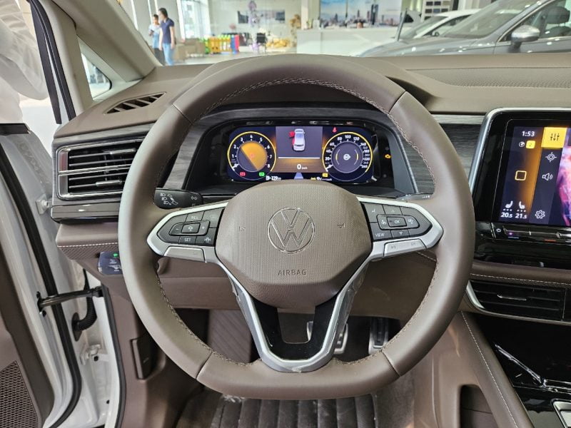 Volkswagen Viloran Premium (All New 2024)